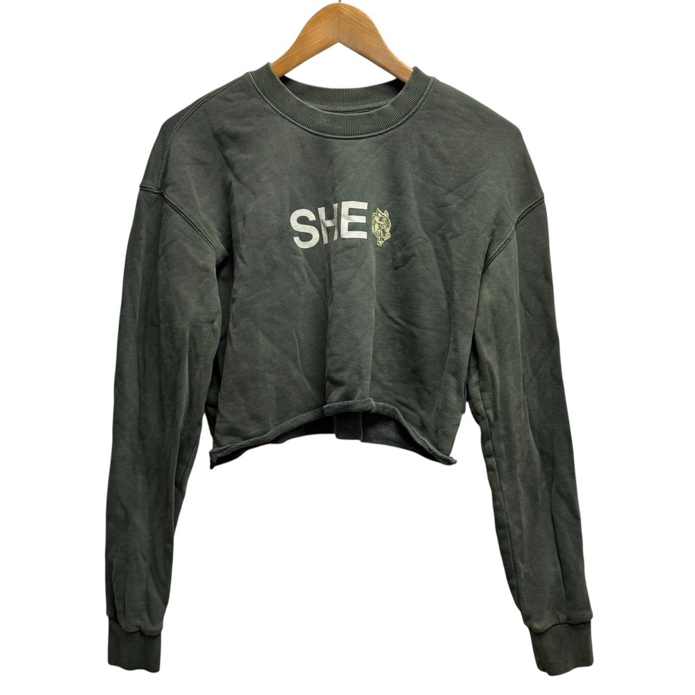 Darc Sport Women's Size Medium Gray Crewneck Cropped "She" Wolf Sweatshirt euc